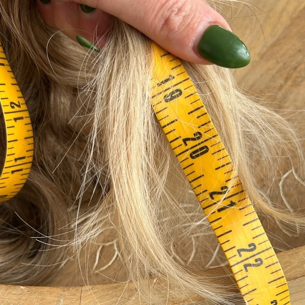 Luxurious Wavy Hair Extension invisible wire 20” long blonde w clips